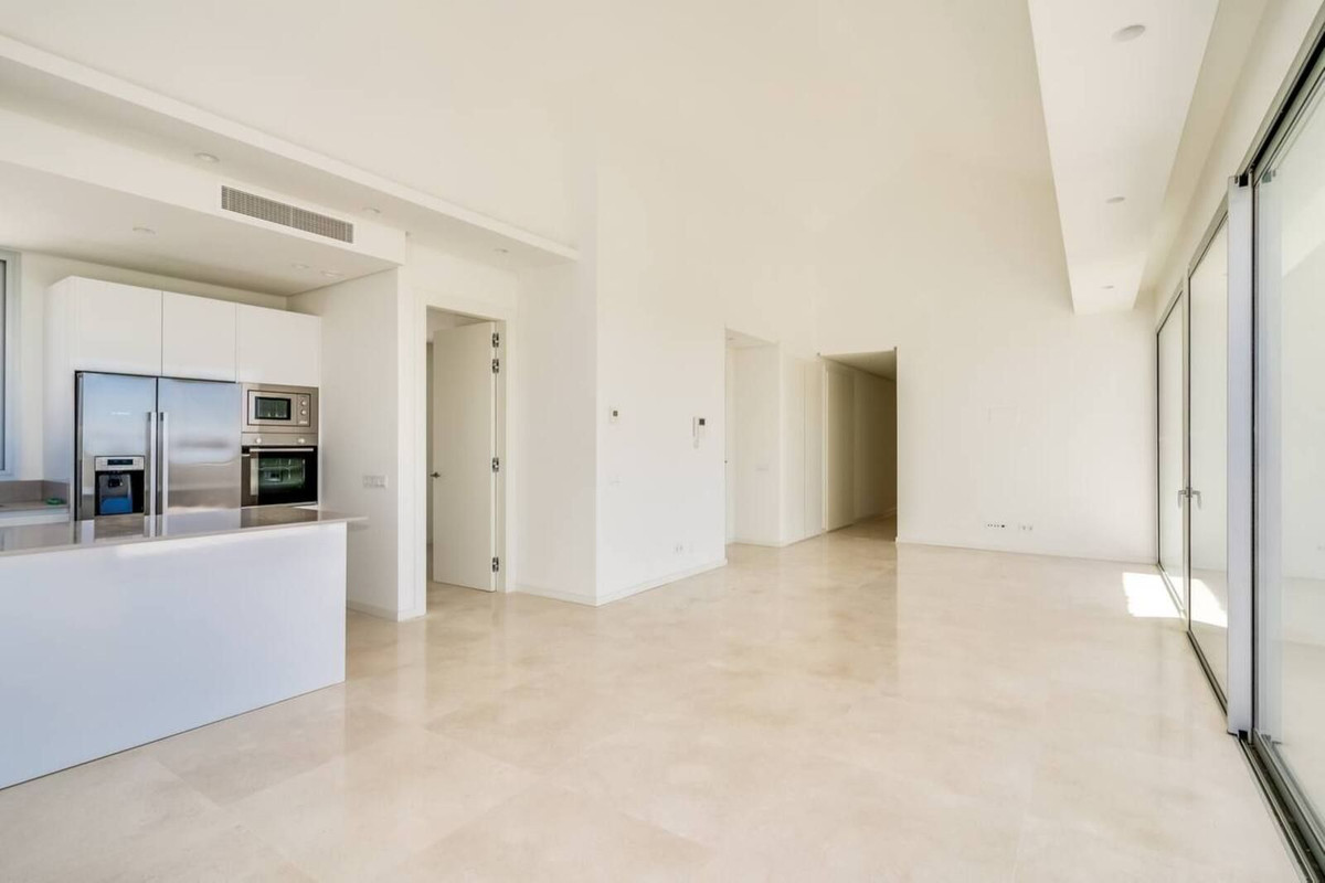 Penthouse for sale in Benahavís | 4 bedrooms H5011201