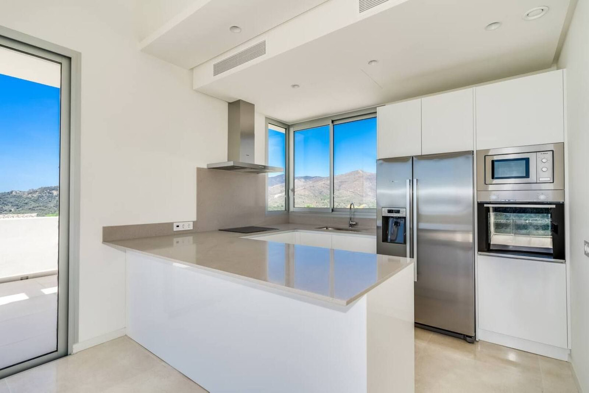 Penthouse for sale in Benahavís | 4 bedrooms H5011201