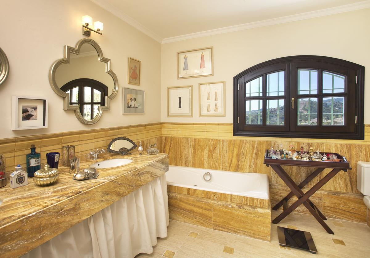 Detached Villa te koop in Benahavís | 8 slaapkamers H5050300