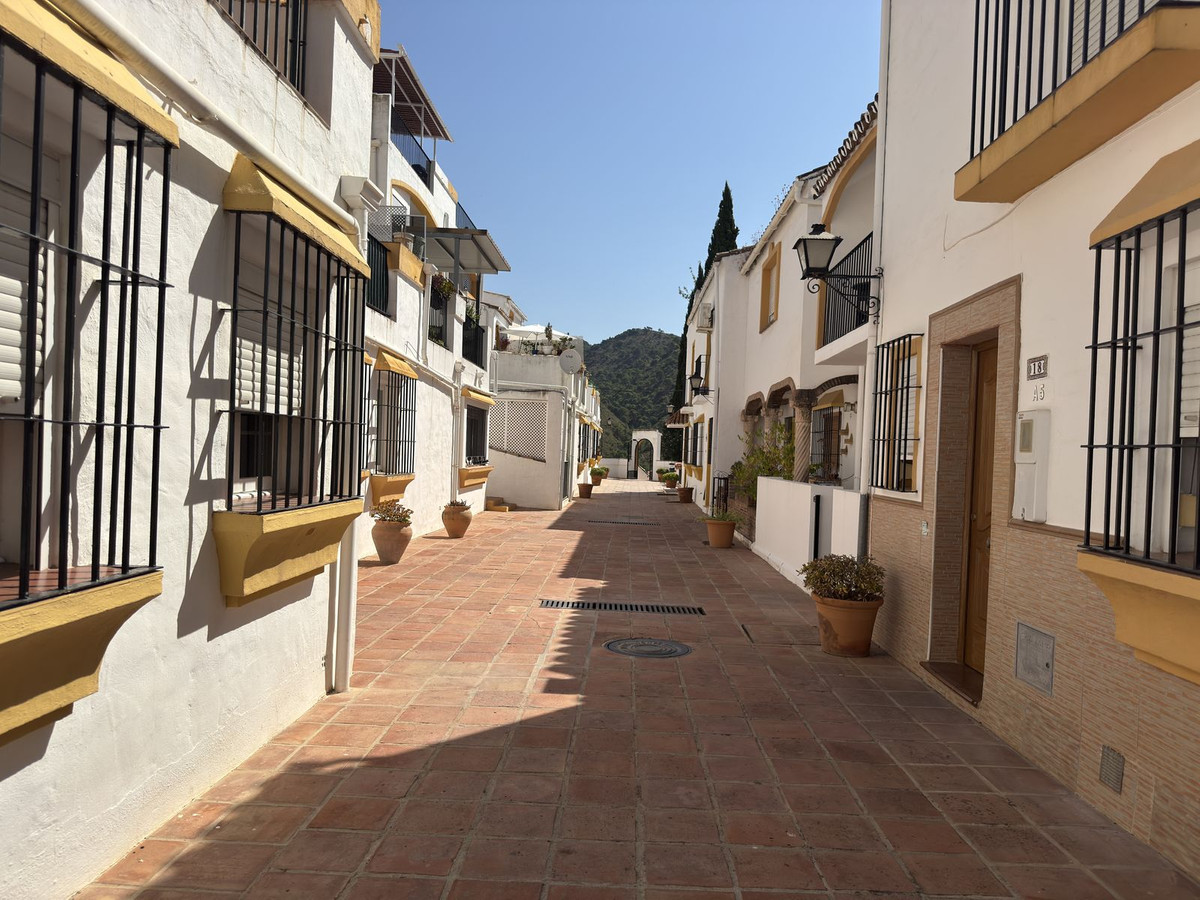 Apartment for sale in Benahavís | 2 bedrooms H5112277