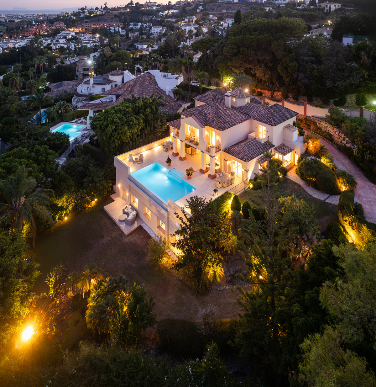 Detached Villa for sale in Benahavís | 5 bedrooms H5132662