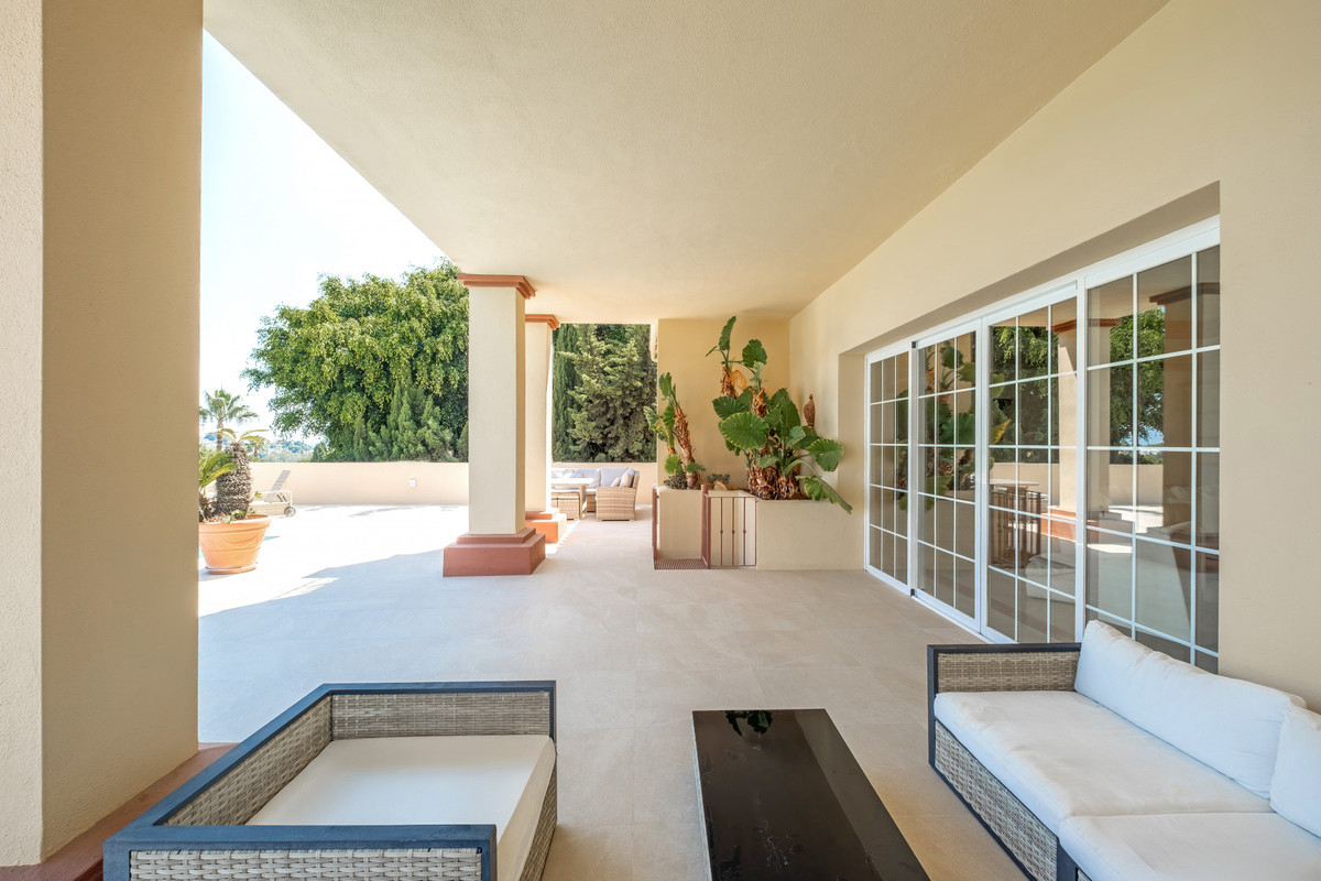 Detached Villa for sale in Benahavís | 5 bedrooms H5132662