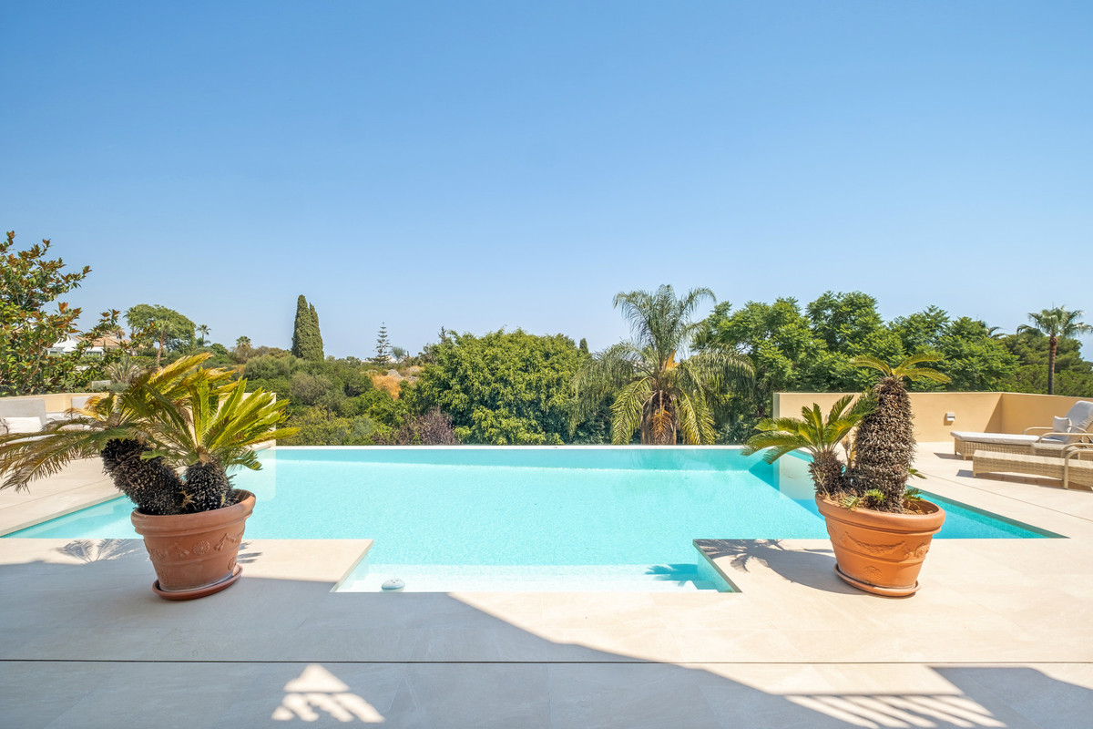 Detached Villa for sale in Benahavís | 5 bedrooms H5132662