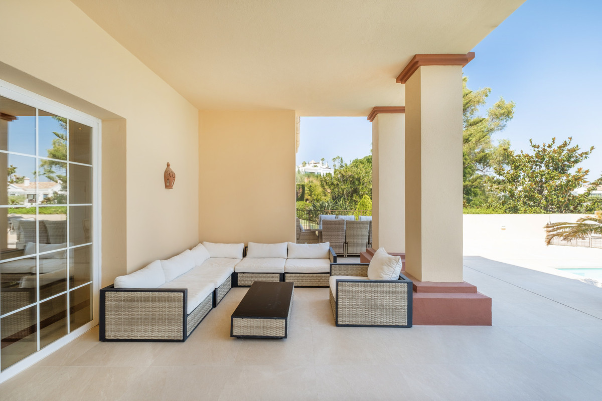 Detached Villa for sale in Benahavís | 5 bedrooms H5132662