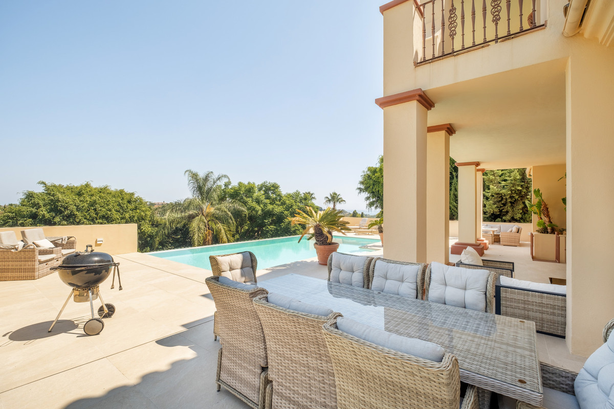 Detached Villa for sale in Benahavís | 5 bedrooms H5132662