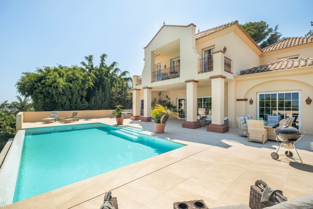 Detached Villa for sale in Benahavís | 5 bedrooms H5132662