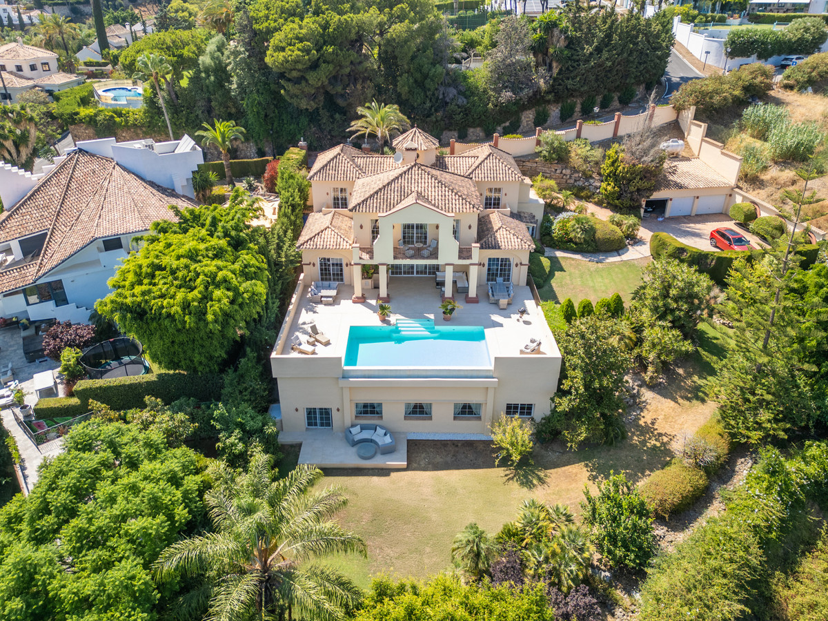 Detached Villa for sale in Benahavís | 5 bedrooms H5132662