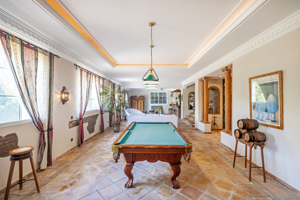 Detached Villa for sale in Benahavís | 5 bedrooms H5132662
