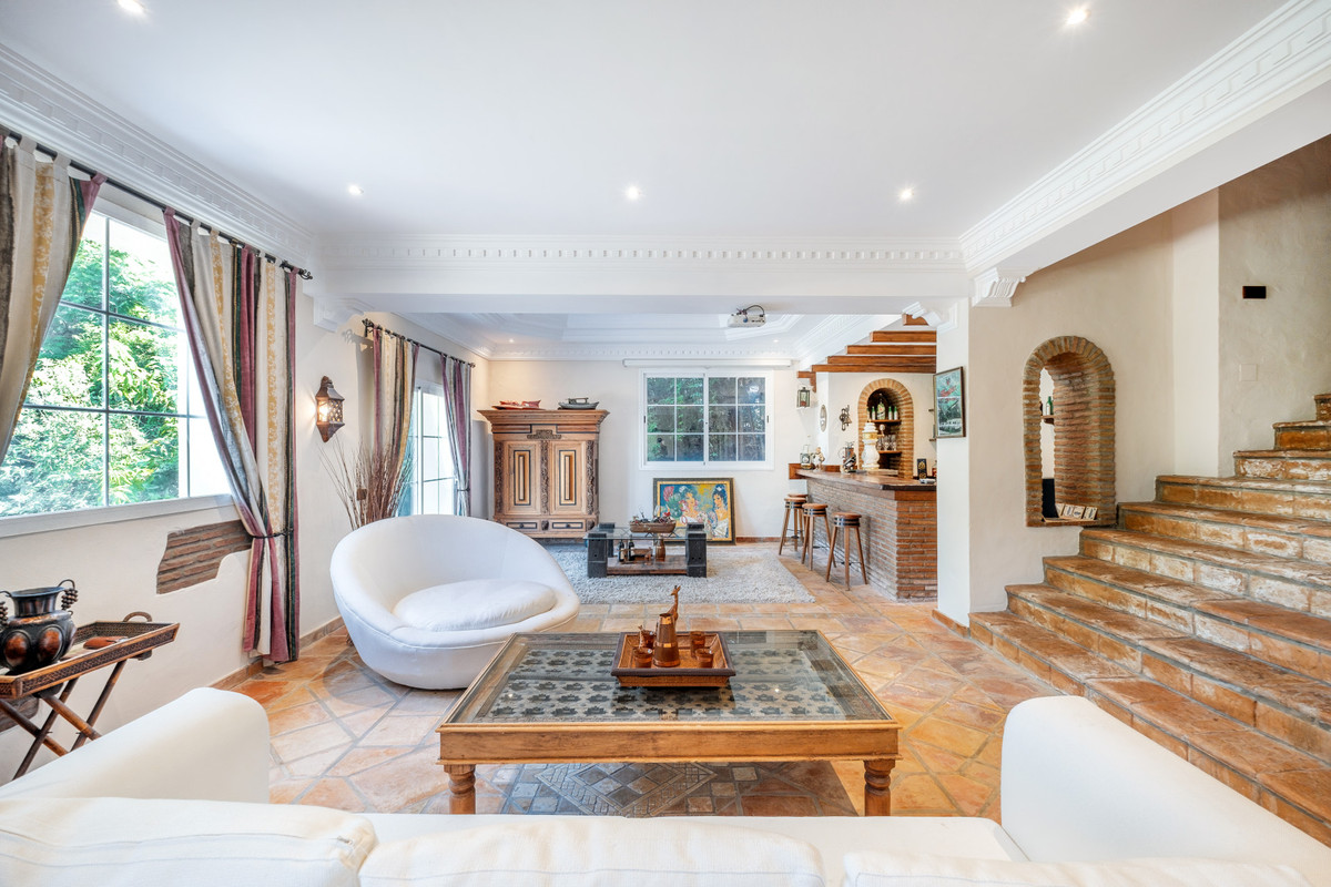 Detached Villa for sale in Benahavís | 5 bedrooms H5132662