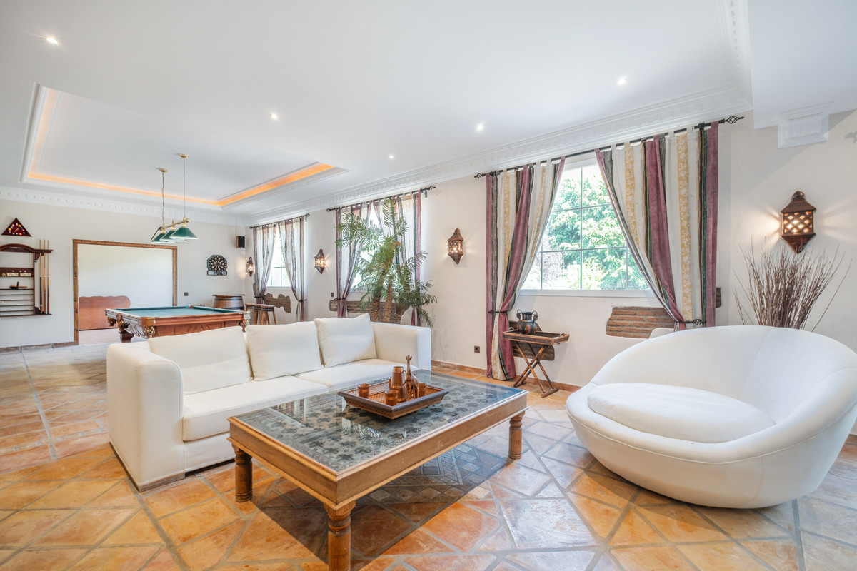 Detached Villa for sale in Benahavís | 5 bedrooms H5132662