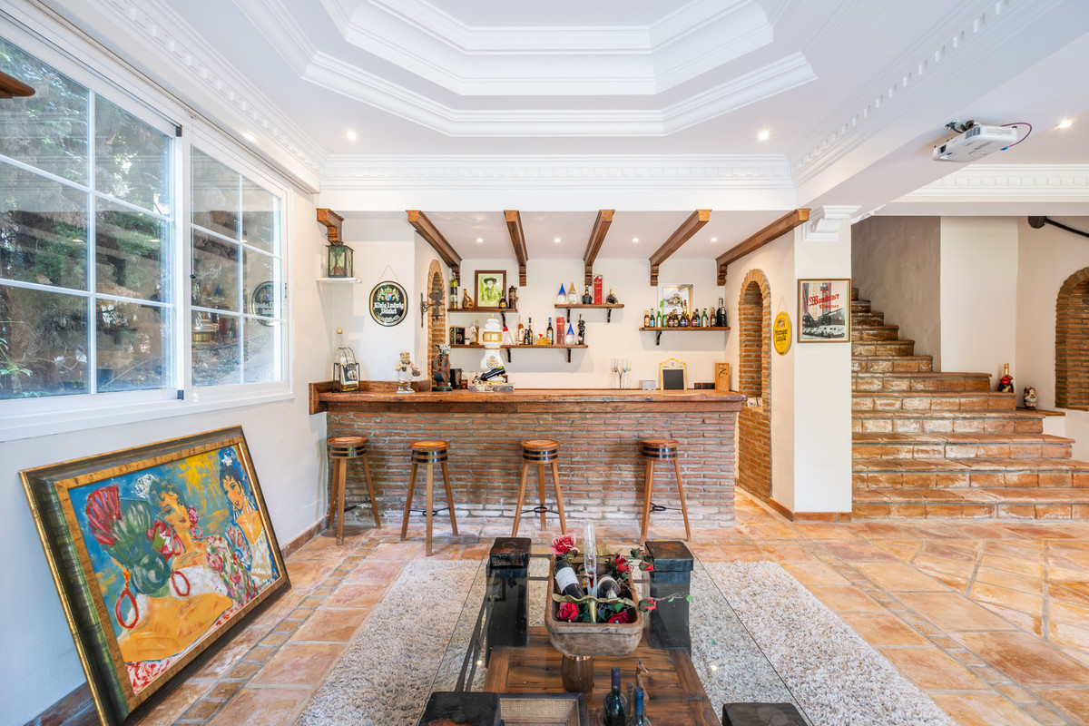 Detached Villa for sale in Benahavís | 5 bedrooms H5132662