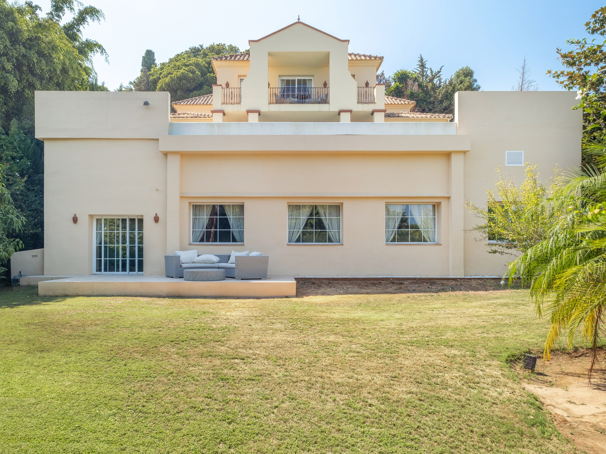Detached Villa for sale in Benahavís | 5 bedrooms H5132662