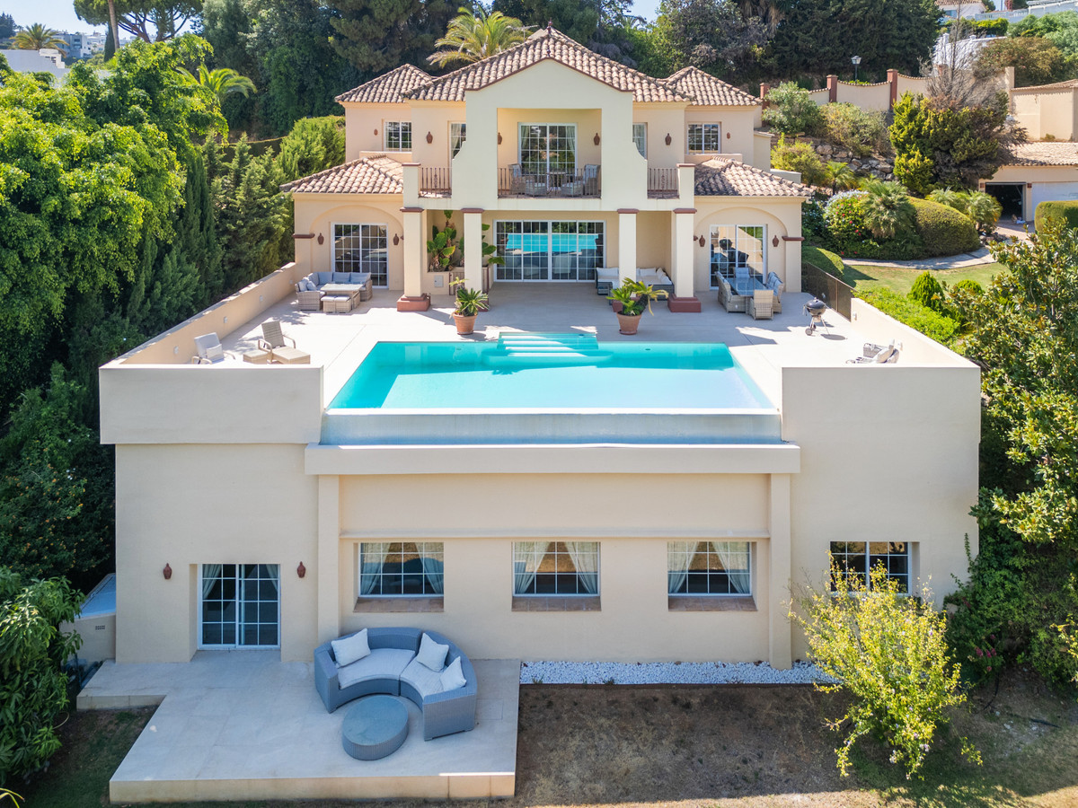 Detached Villa for sale in Benahavís | 5 bedrooms H5132662