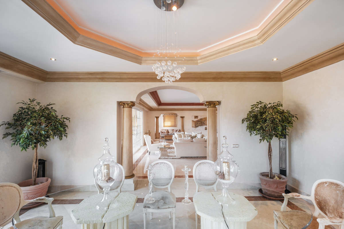 Detached Villa for sale in Benahavís | 5 bedrooms H5132662