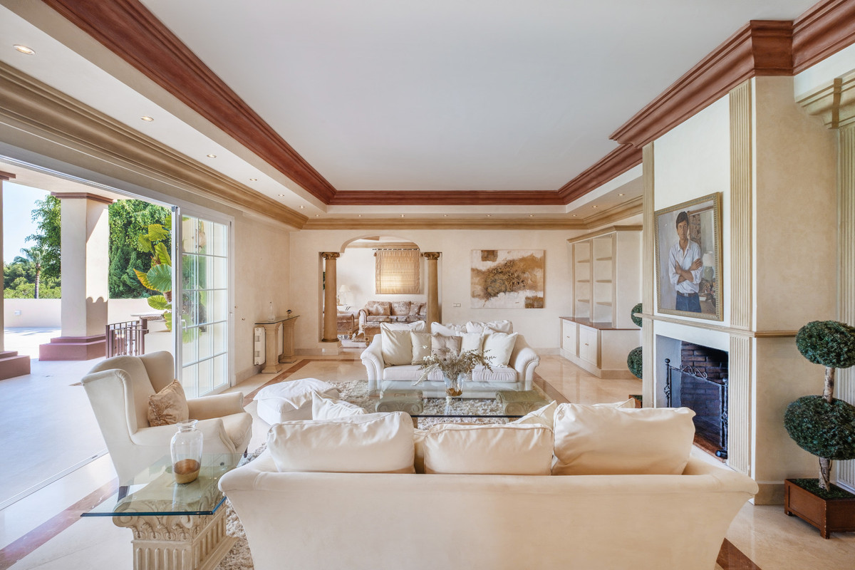 Detached Villa for sale in Benahavís | 5 bedrooms H5132662