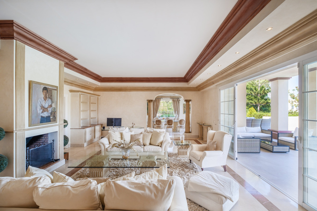 Detached Villa for sale in Benahavís | 5 bedrooms H5132662