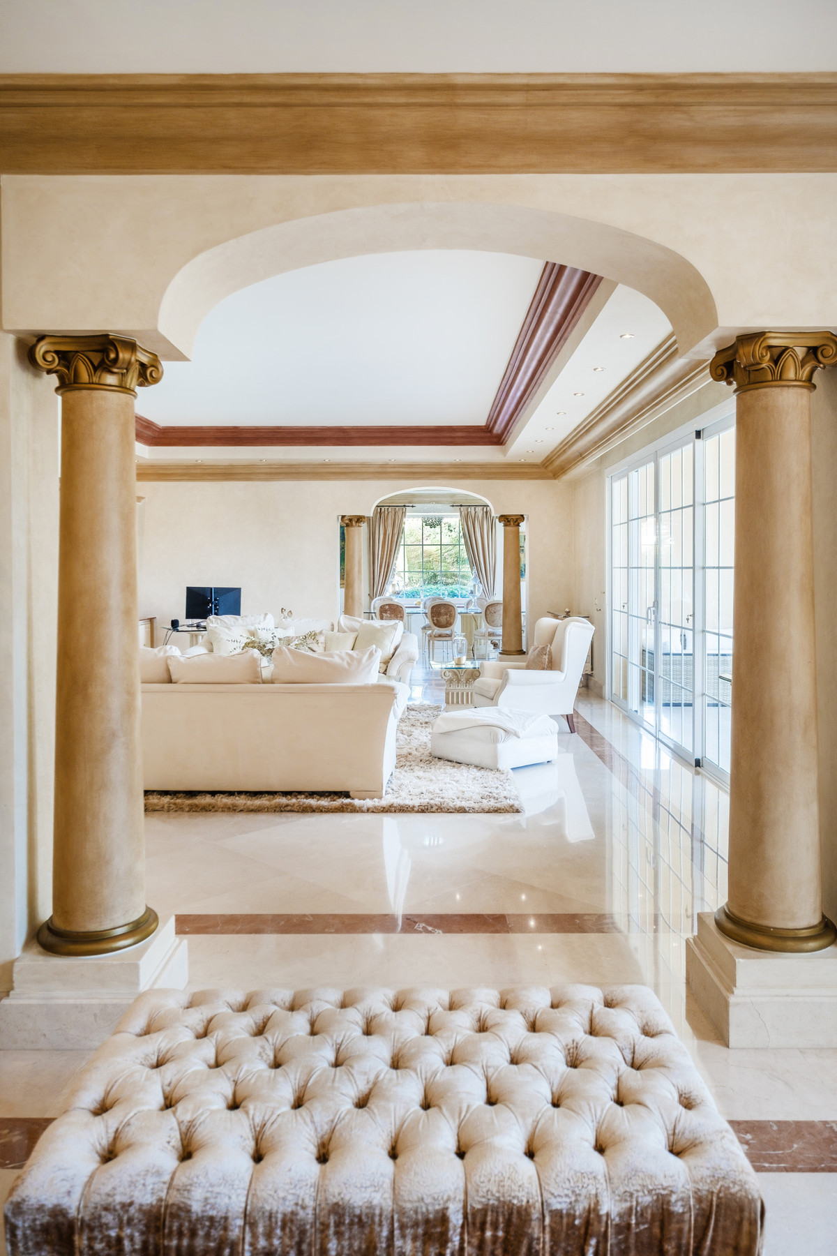 Detached Villa for sale in Benahavís | 5 bedrooms H5132662