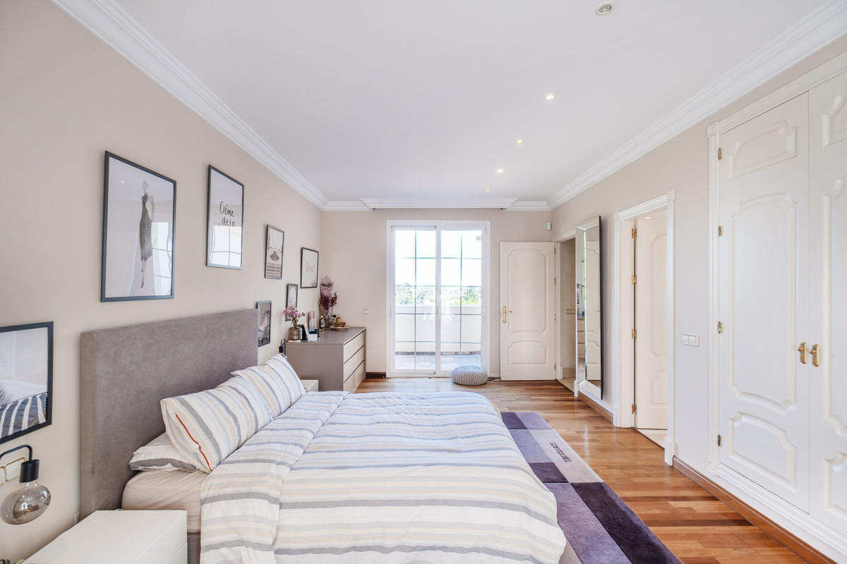 Detached Villa for sale in Benahavís | 5 bedrooms H5132662