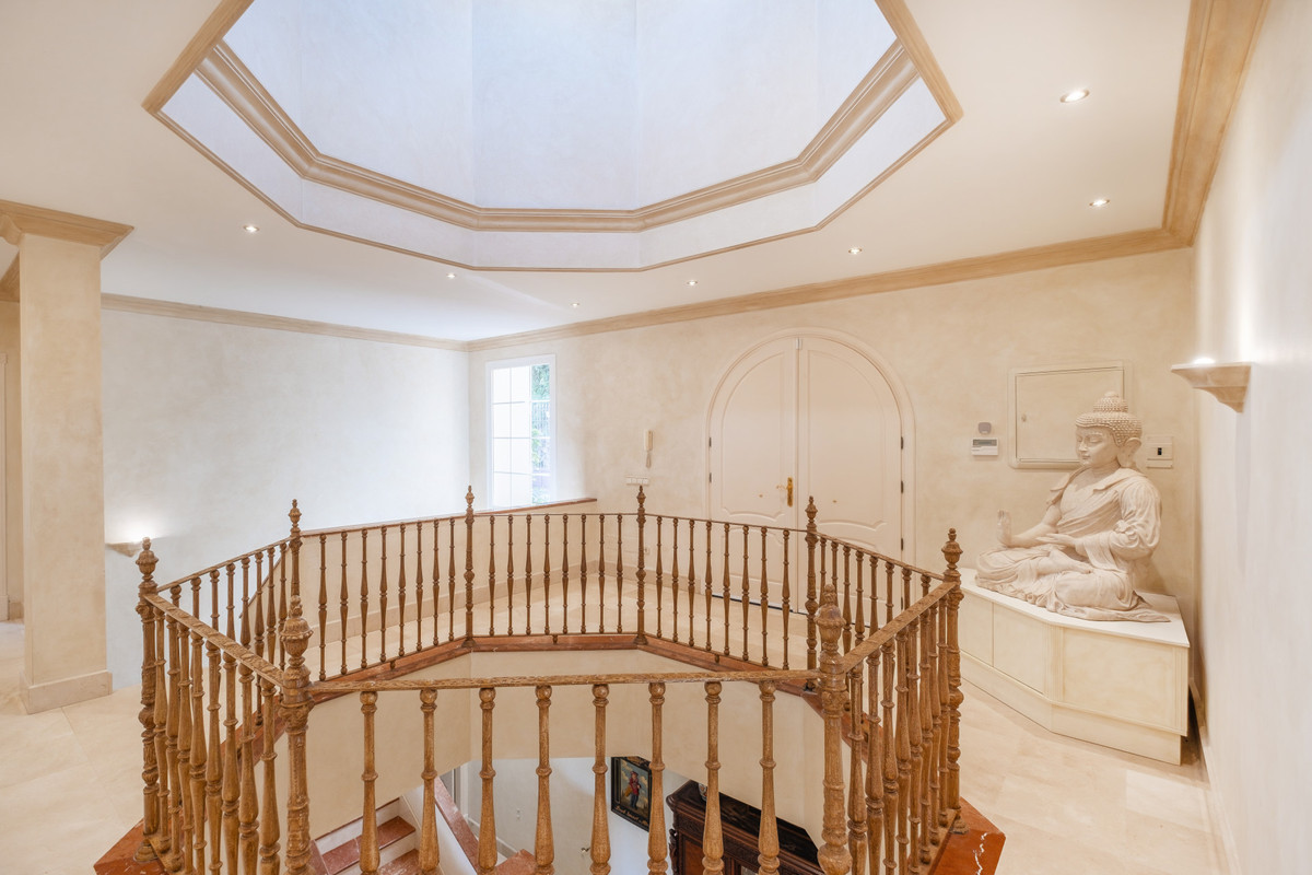 Detached Villa for sale in Benahavís | 5 bedrooms H5132662