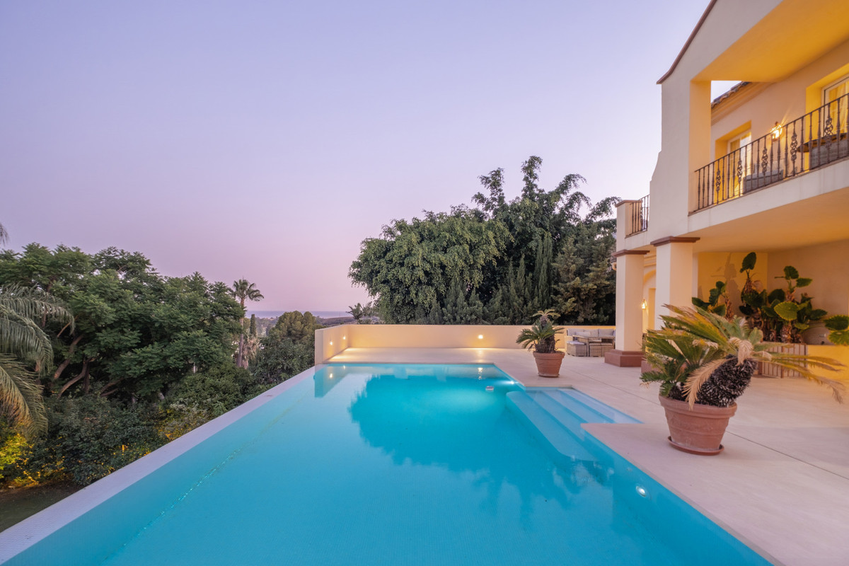 Detached Villa for sale in Benahavís | 5 bedrooms H5132662