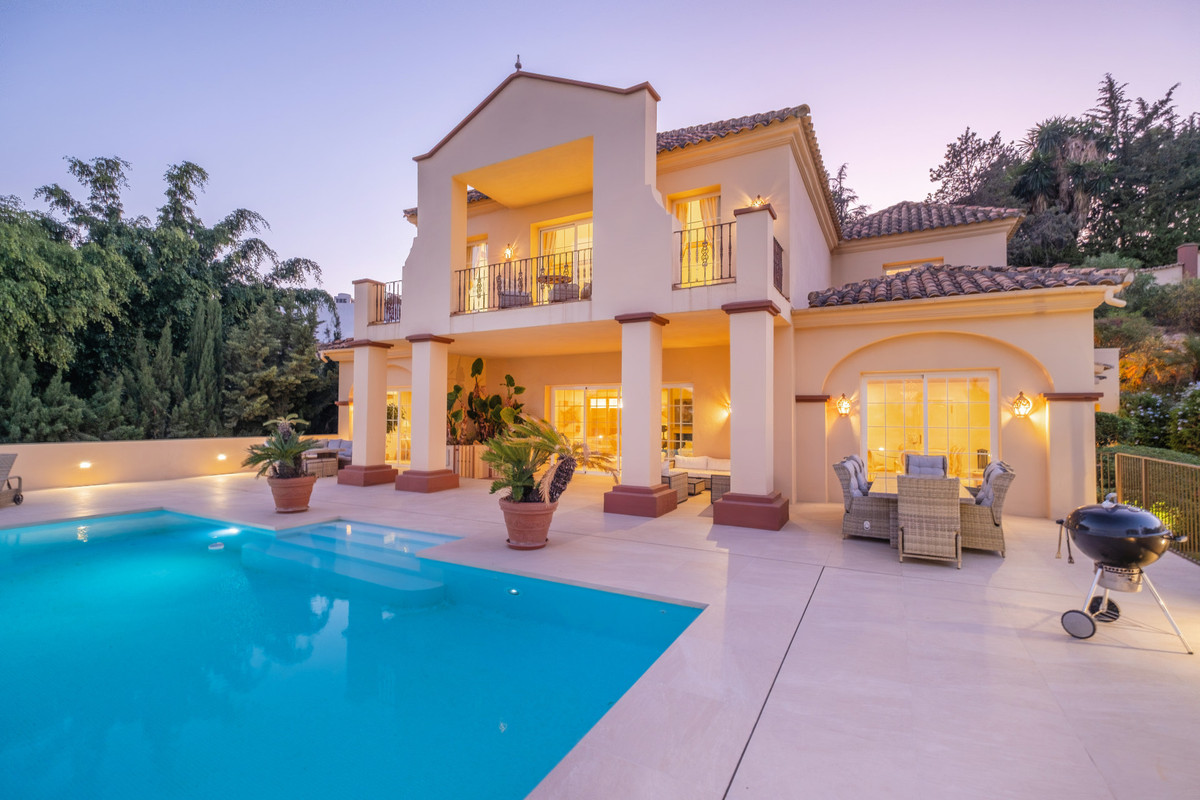 Detached Villa for sale in Benahavís | 5 bedrooms H5132662
