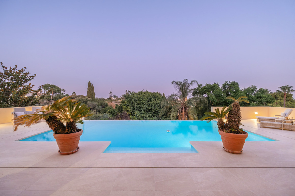 Detached Villa for sale in Benahavís | 5 bedrooms H5132662