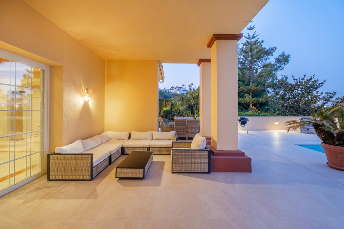 Detached Villa for sale in Benahavís | 5 bedrooms H5132662