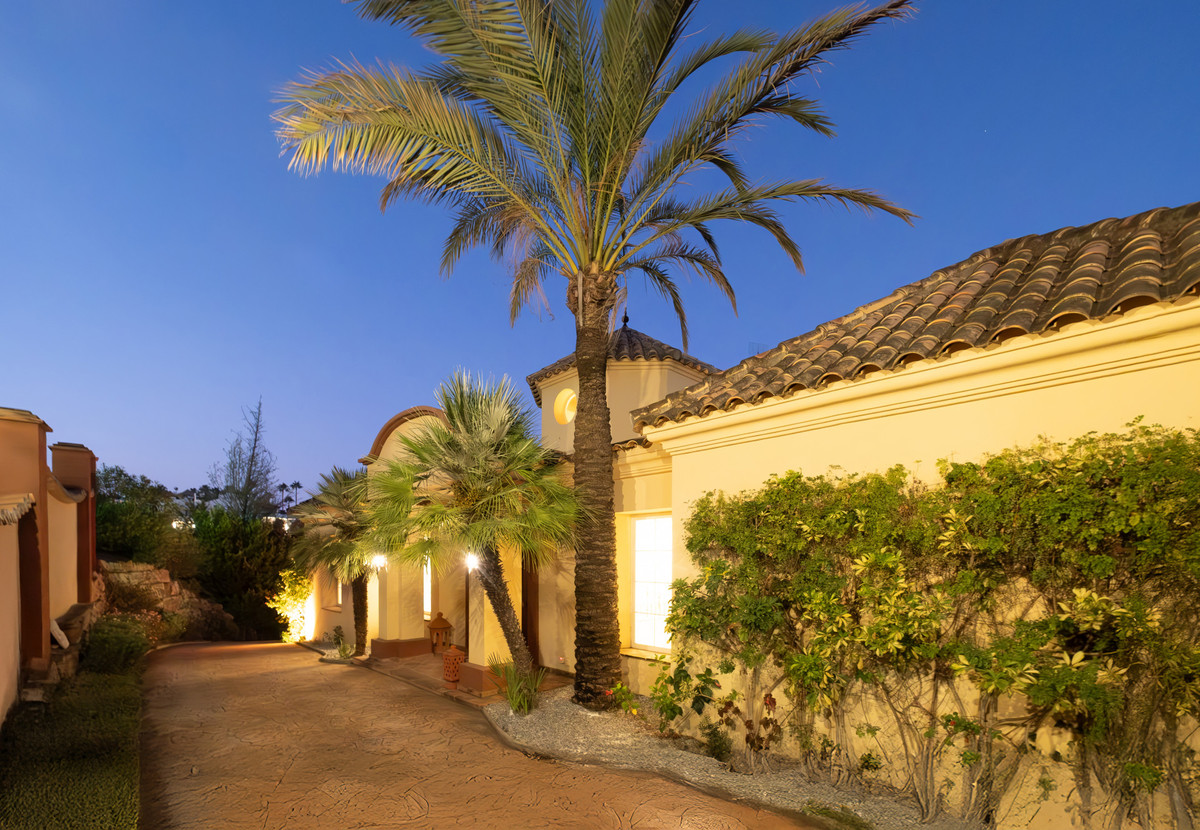 Detached Villa for sale in Benahavís | 5 bedrooms H5132662