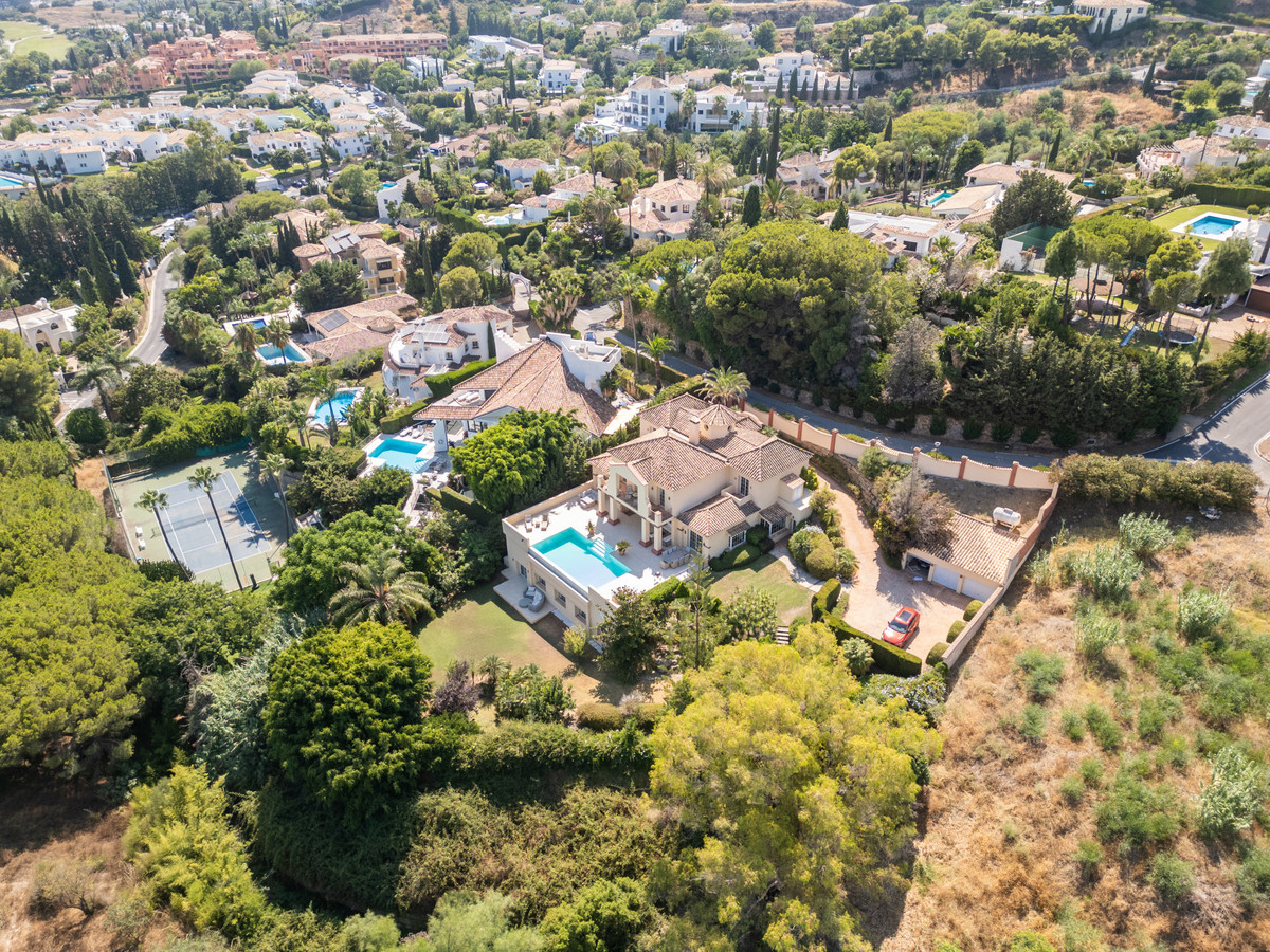 Detached Villa for sale in Benahavís | 5 bedrooms H5132662