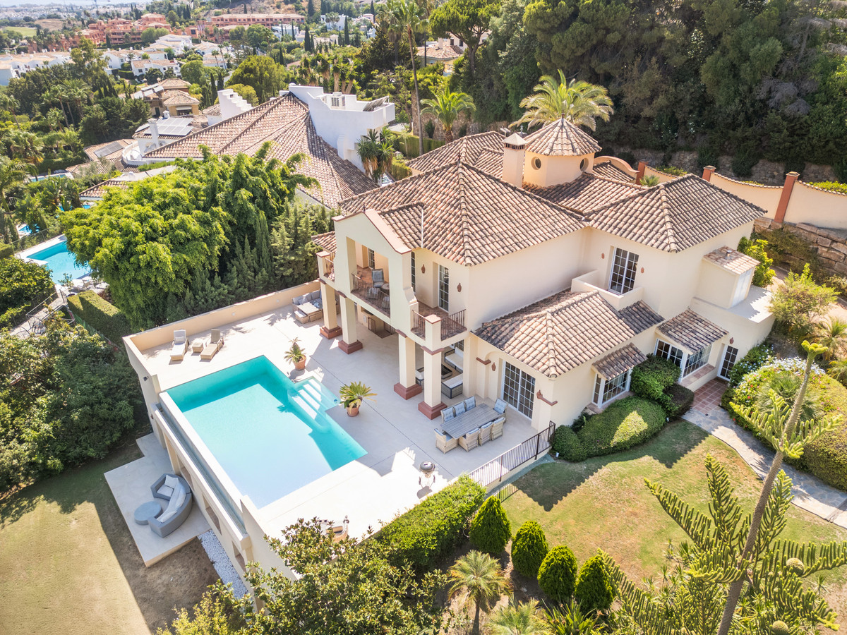 Detached Villa for sale in Benahavís | 5 bedrooms H5132662
