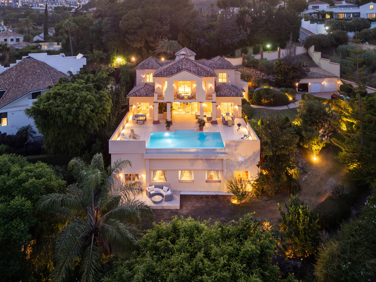 Detached Villa for sale in Benahavís | 5 bedrooms H5132662