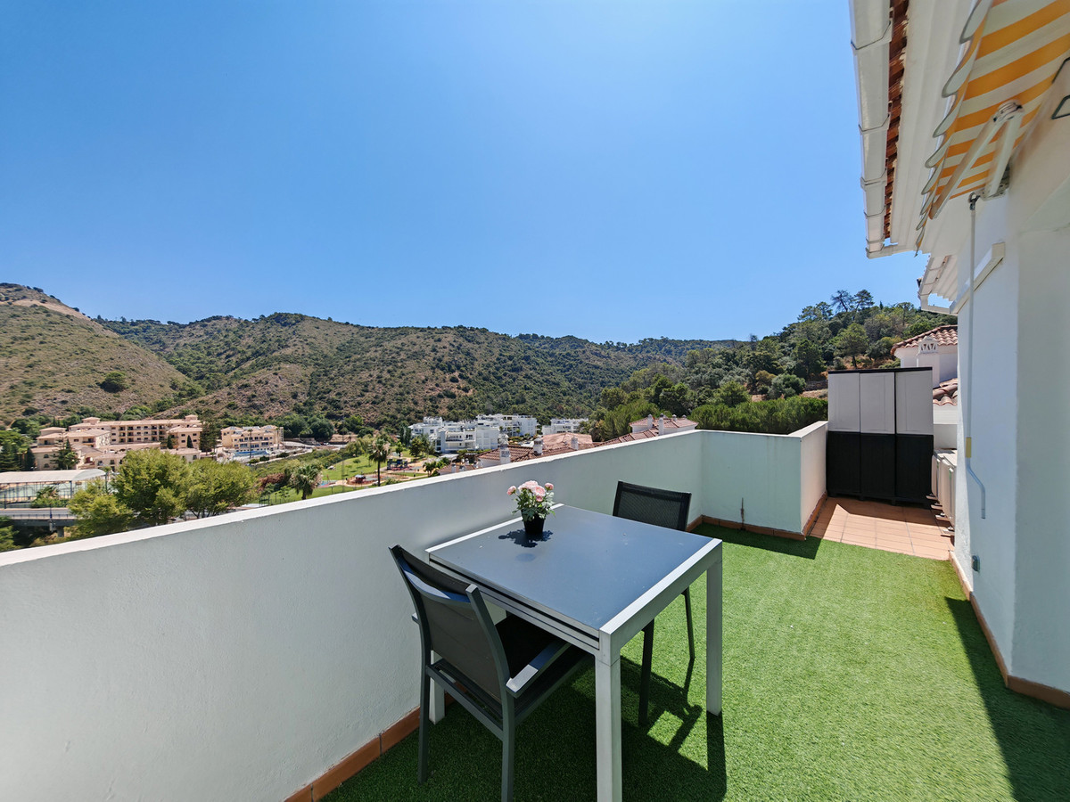 Penthouse for sale in Benahavís | 2 bedrooms H5132665