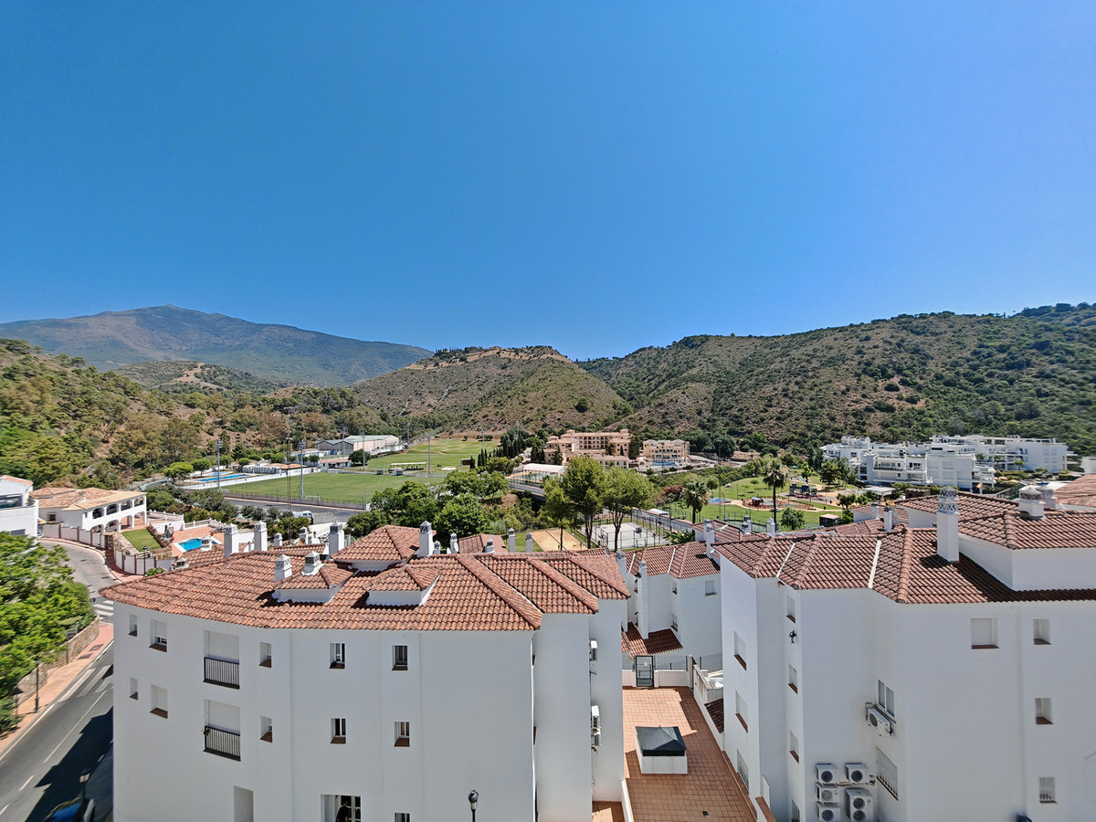 Penthouse for sale in Benahavís | 2 bedrooms H5132665