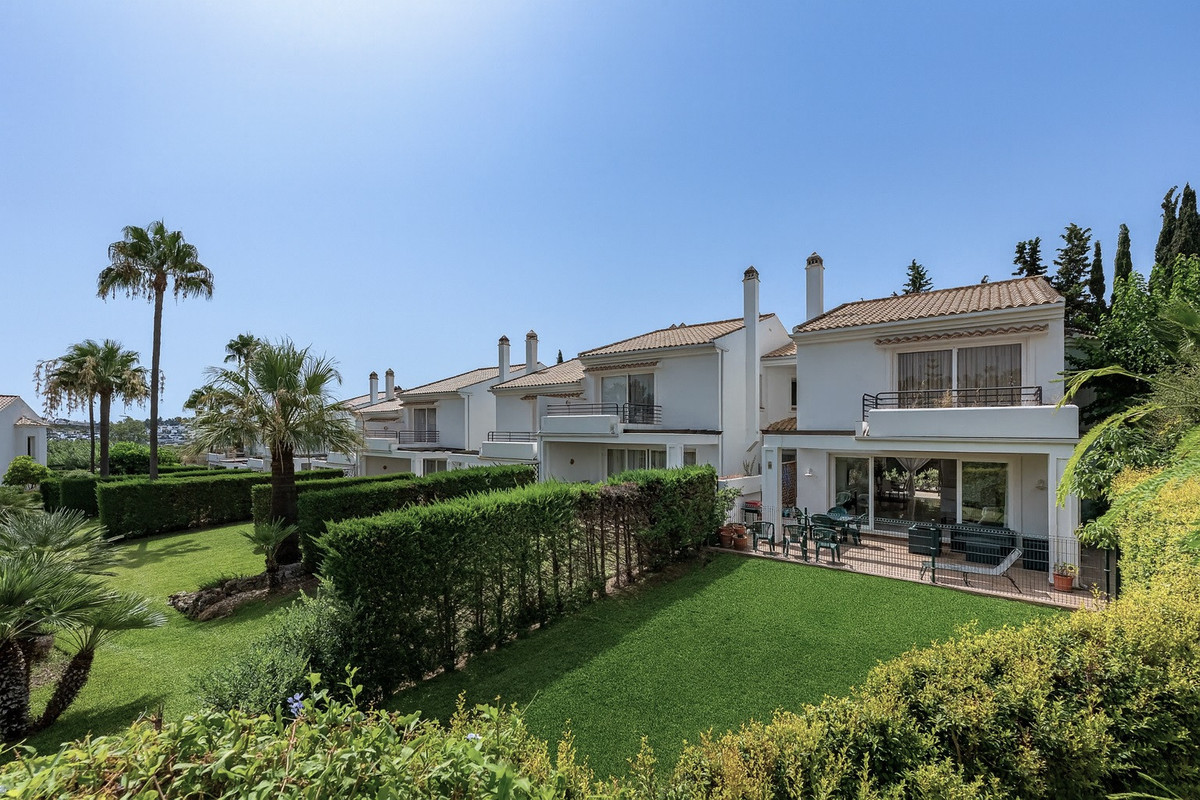 Townhouse for sale in Benahavís | 3 bedrooms H5132767