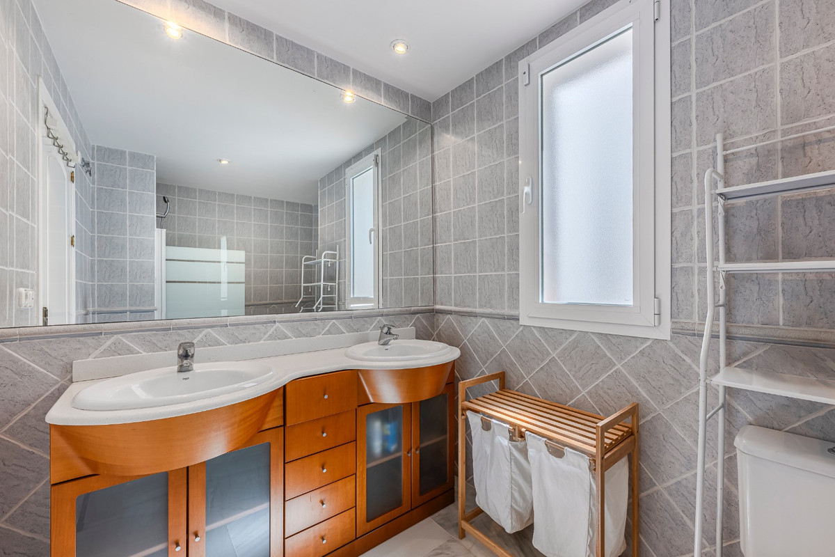Townhouse for sale in Benahavís | 3 bedrooms H5132767