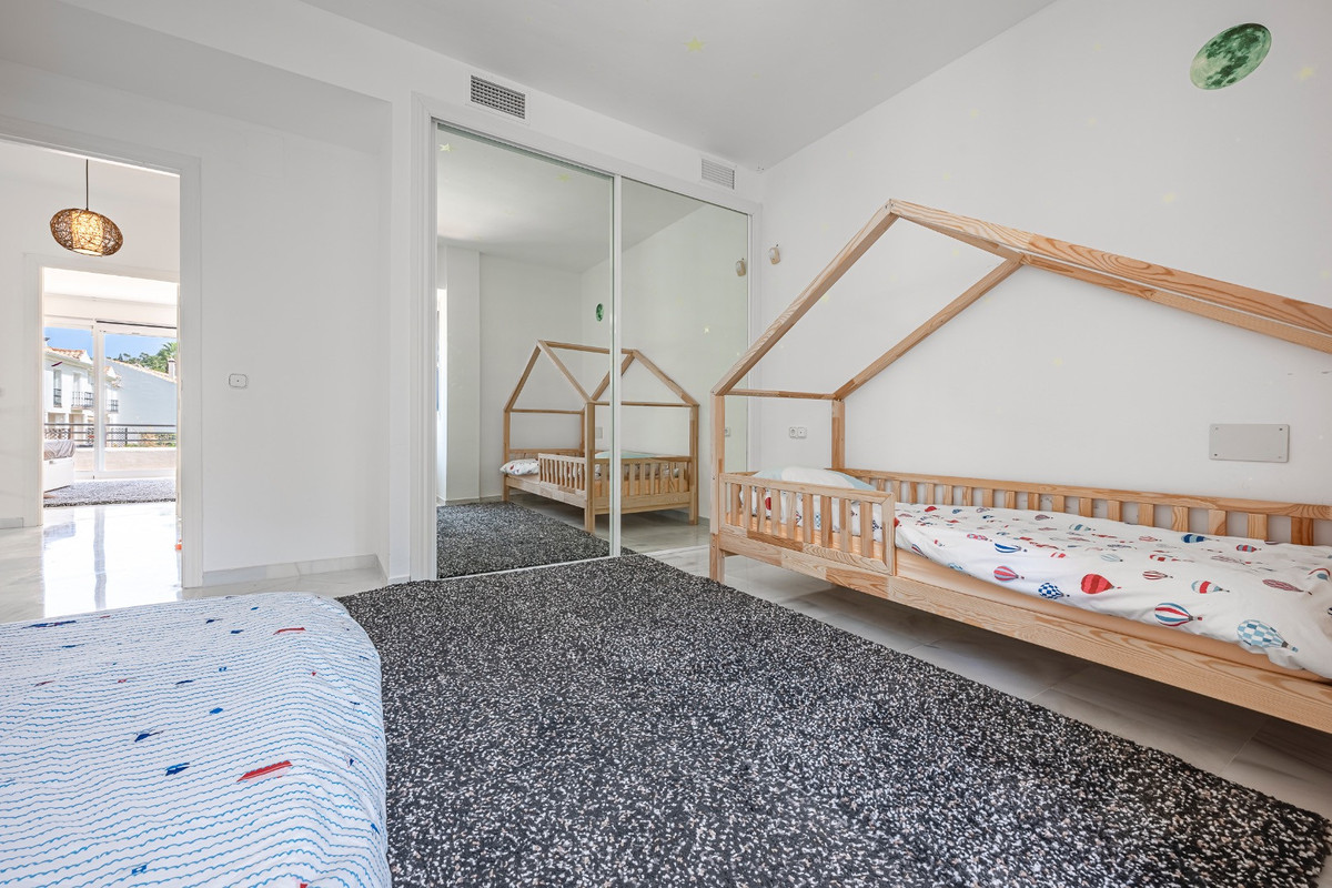 Townhouse for sale in Benahavís | 3 bedrooms H5132767