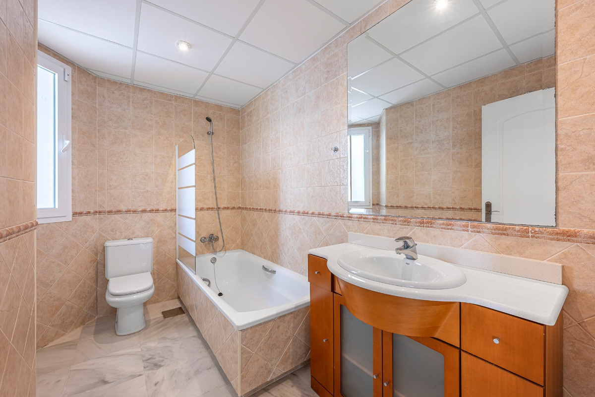Townhouse for sale in Benahavís | 3 bedrooms H5132767