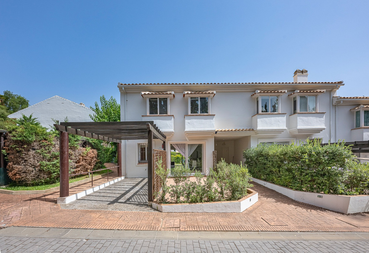 Townhouse for sale in Benahavís | 3 bedrooms H5132767