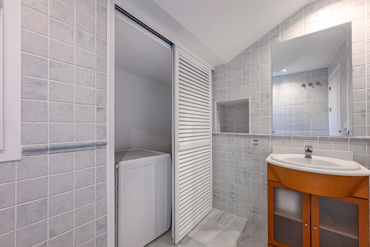 Townhouse for sale in Benahavís | 3 bedrooms H5132767