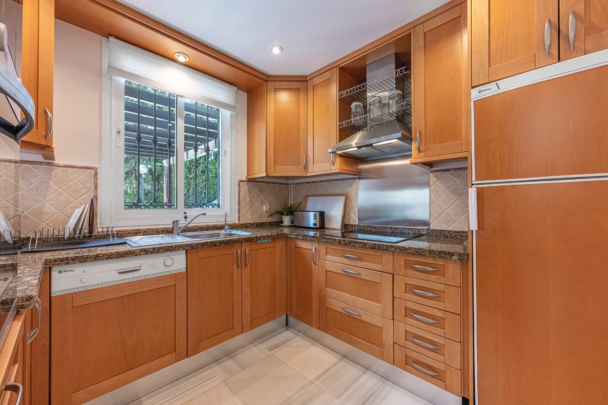 Townhouse for sale in Benahavís | 3 bedrooms H5132767