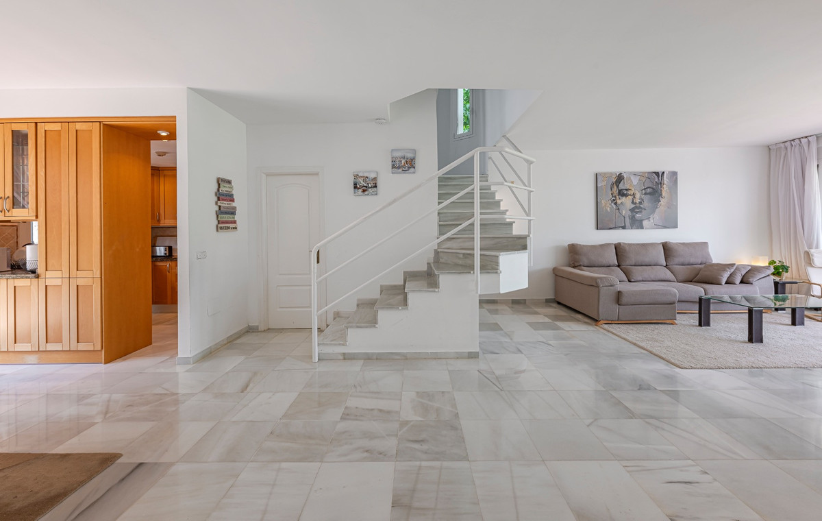 Townhouse for sale in Benahavís | 3 bedrooms H5132767