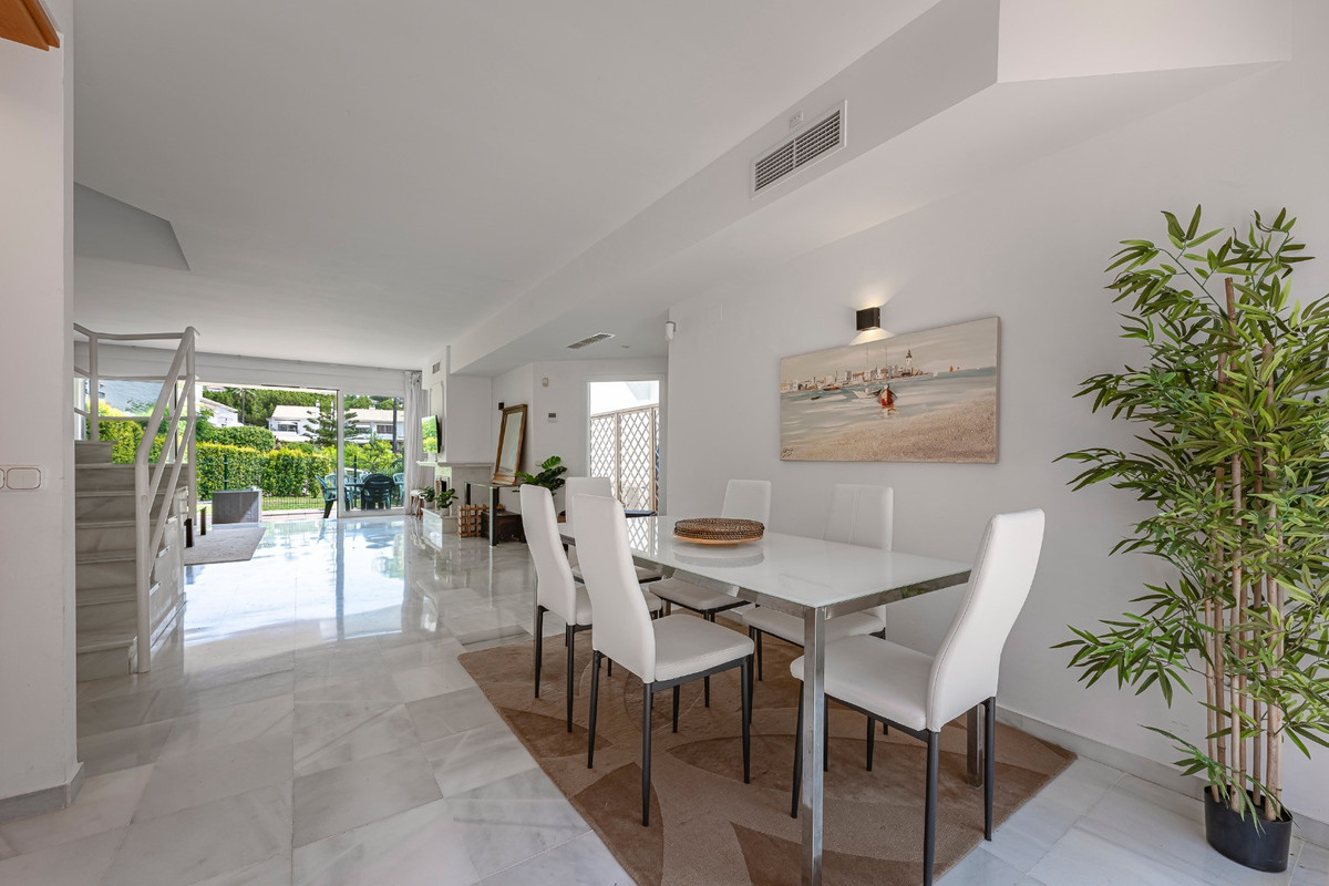 Townhouse for sale in Benahavís | 3 bedrooms H5132767