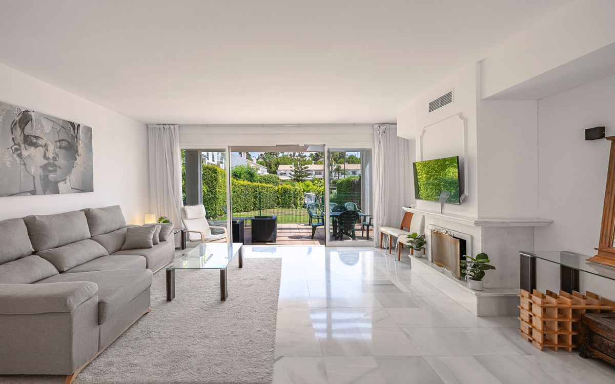 Townhouse for sale in Benahavís | 3 bedrooms H5132767