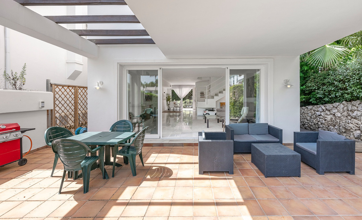 Townhouse for sale in Benahavís | 3 bedrooms H5132767