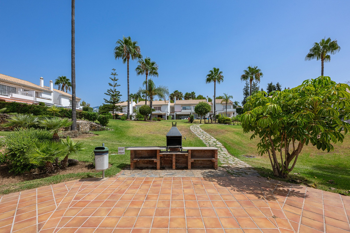 Townhouse for sale in Benahavís | 3 bedrooms H5132767