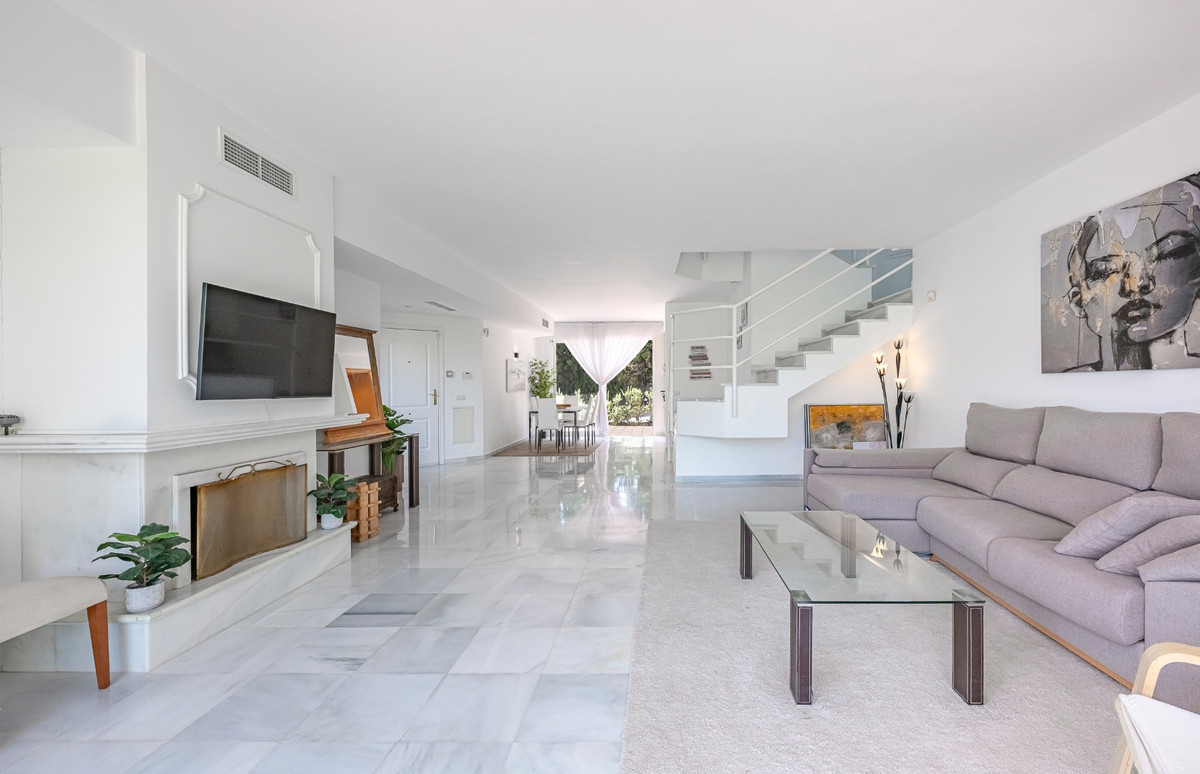 Townhouse for sale in Benahavís | 3 bedrooms H5132767