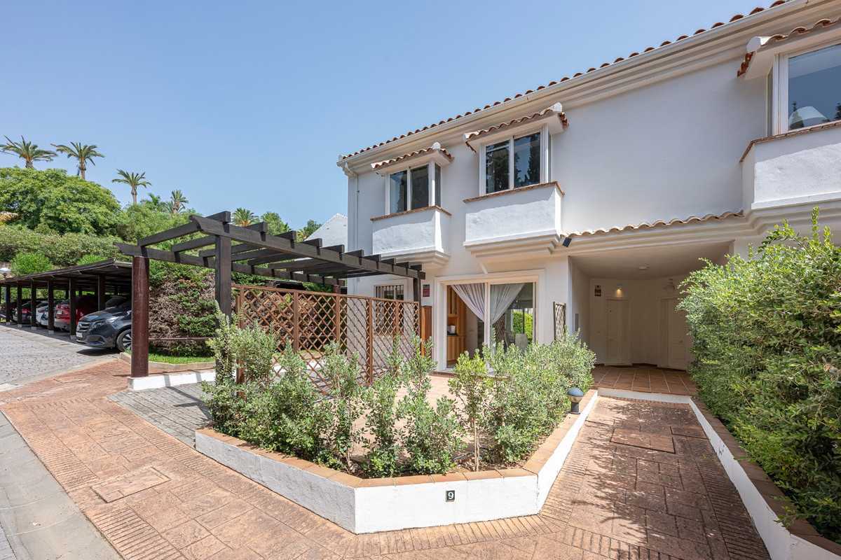 Townhouse for sale in Benahavís | 3 bedrooms H5132767