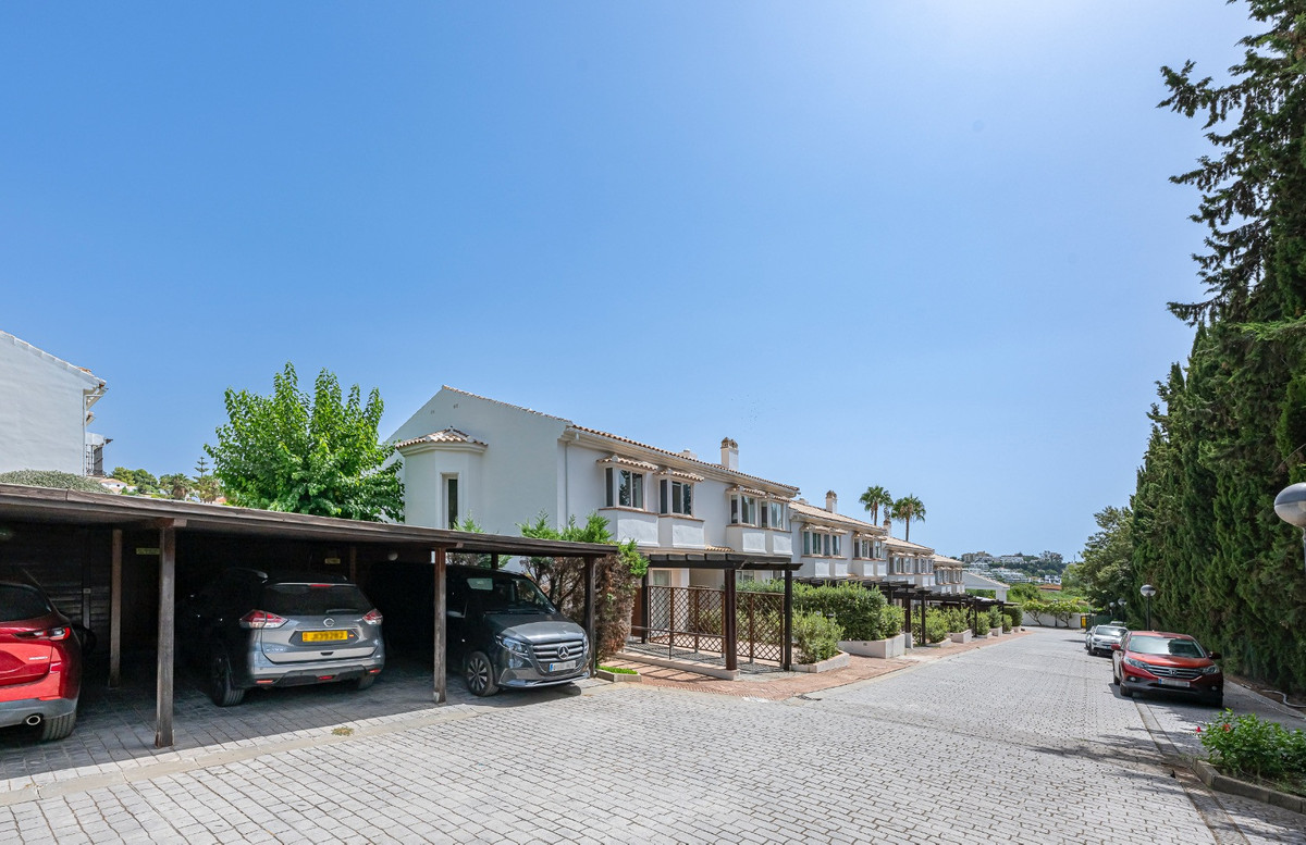 Townhouse for sale in Benahavís | 3 bedrooms H5132767