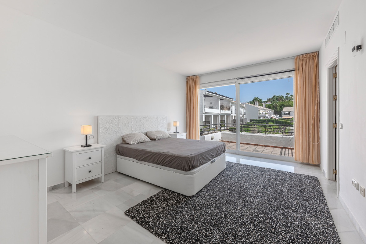 Townhouse for sale in Benahavís | 3 bedrooms H5132767