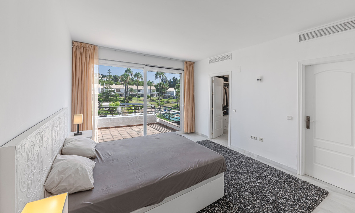 Townhouse for sale in Benahavís | 3 bedrooms H5132767